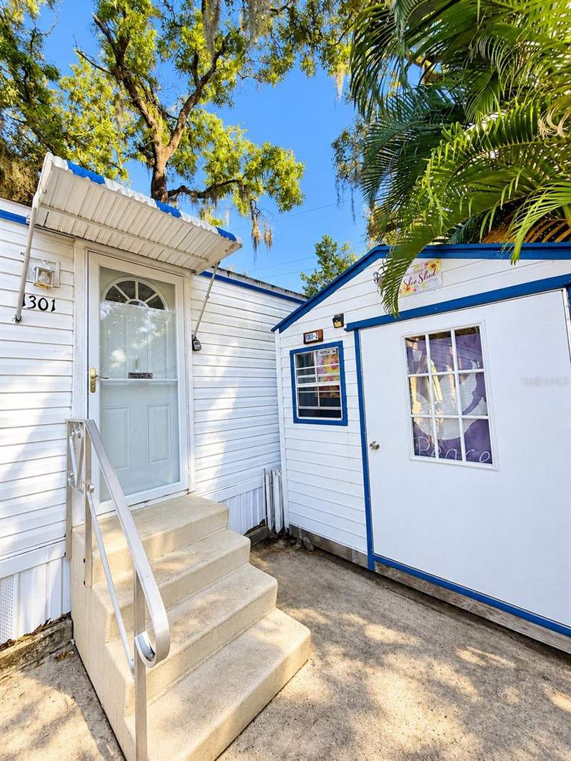 2 bedroom Manufactured Home at 1301 Live Oak Parkway, Leisure Lake Village, Tarpon Springs — photo 5