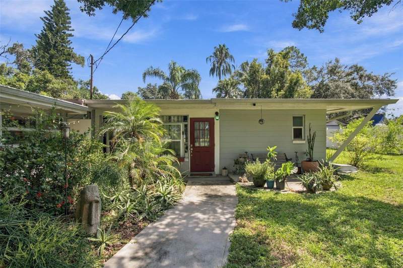 3 bedroom Single Family Residence at 10803 N Oregon Circle, Golfland Resub, Tampa — photo 2