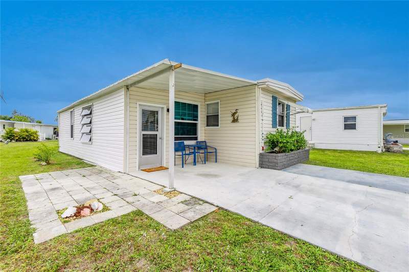 2 bedroom Manufactured Home at 7436 Arbela Street, Village Holiday Lake, Port Charlotte — photo 2