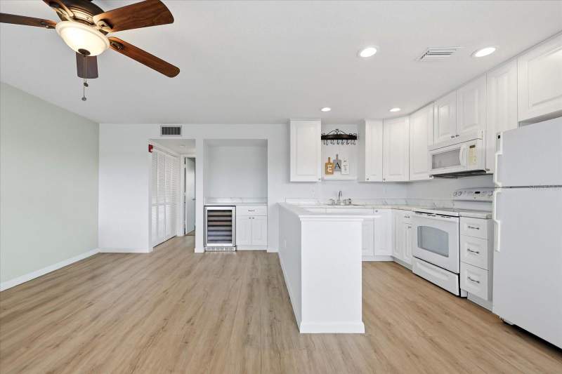 1 bedroom Condominium at 1001 77th Avenue #307, Winston Gateway Assoc Inc Condo, St Petersburg — photo 3