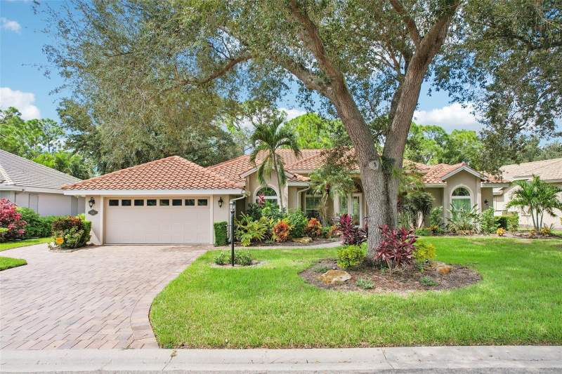 4 bedroom Single Family Residence at 444 Fieldstone Drive, Venice Golf & Country Club Unit 03A2 Amd, Venice — photo 2