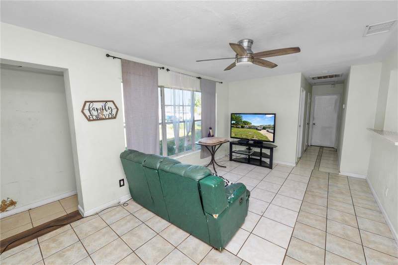 4 bedroom Single Family Residence at 1822 Moose Drive, Royal Oak Manor, Lakeland — photo 2