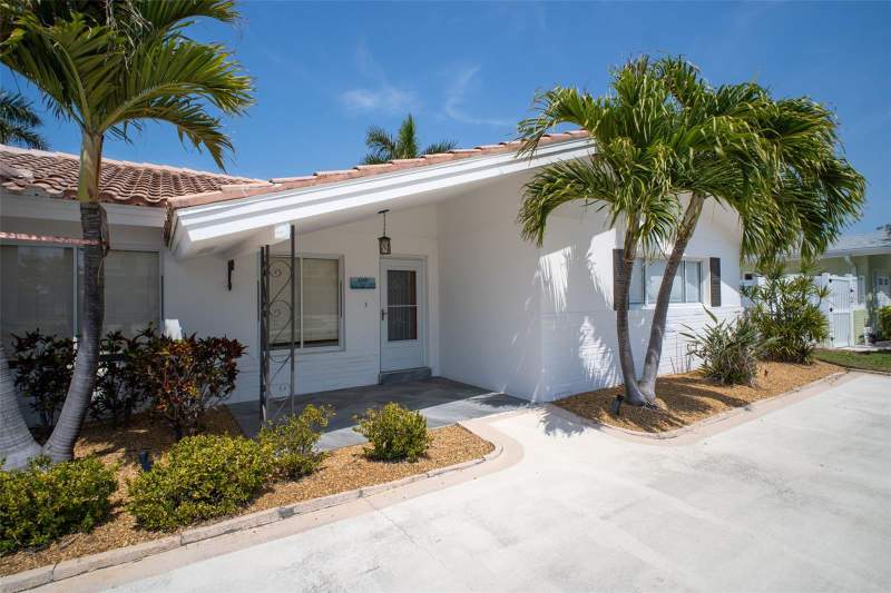 3 bedroom Single Family Residence at 2220 E Vina Del Mar Boulevard, Vina-Del-Mar Sec 1, St Pete Beach — photo 3