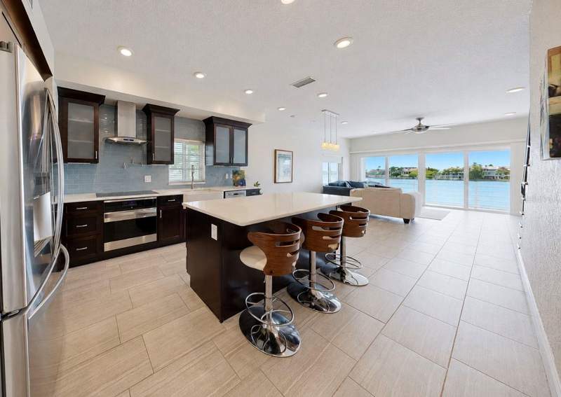 4 bedroom Townhouse at 4639 Mirabella Court, Mirabella Twnhms Sub, St Pete Beach — photo 3