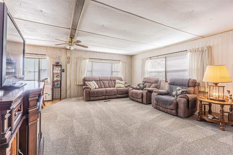 3 bedroom Mobile Home at 37544 Attica Avenue, Valleydale Acres, Zephyrhills — photo 2