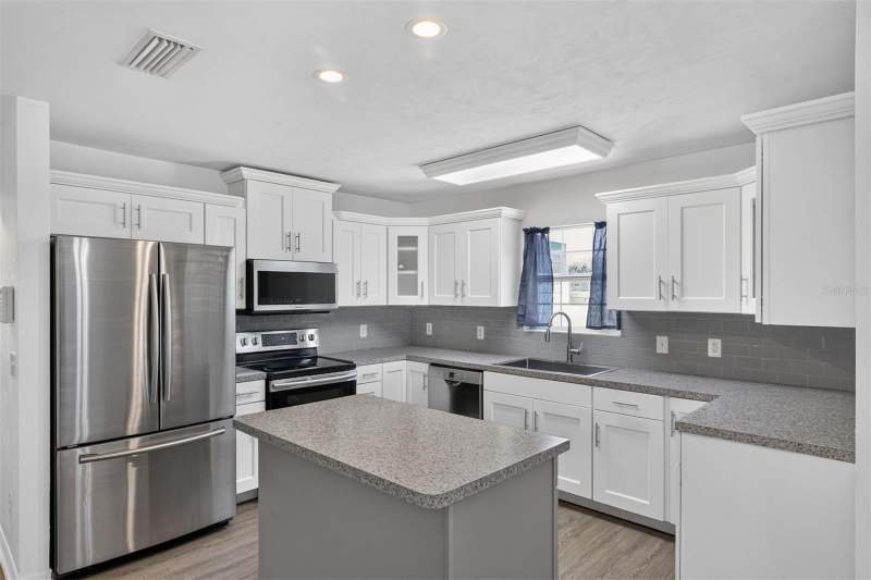 4 bedroom Single Family Residence at 9892 SW 95th Place, Hammock Ridge Unit 3-D, Gainesville — photo 2