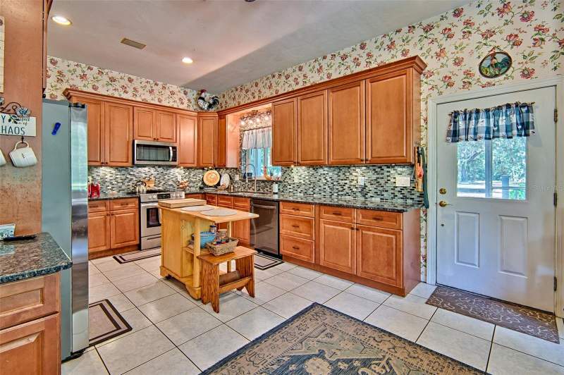 4 bedroom Single Family Residence at 15522 SW 75th Street, Archer, Archer — photo 3