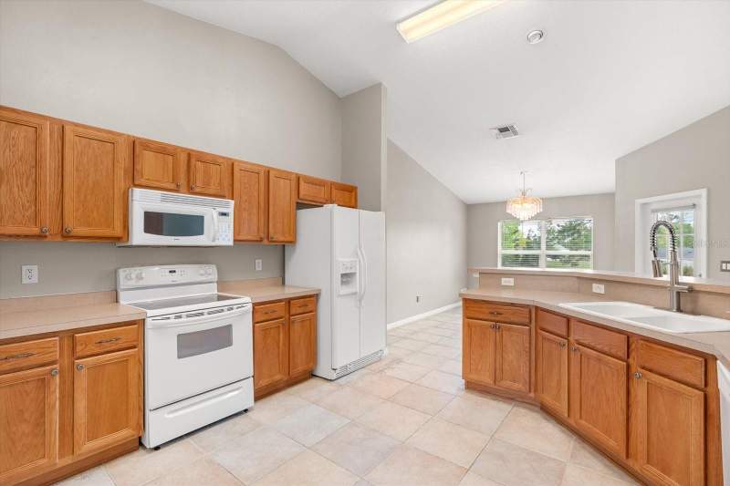 3 bedroom Single Family Residence at 4910 SW 109th Loop, Kingsland Country Estate, Ocala — photo 4
