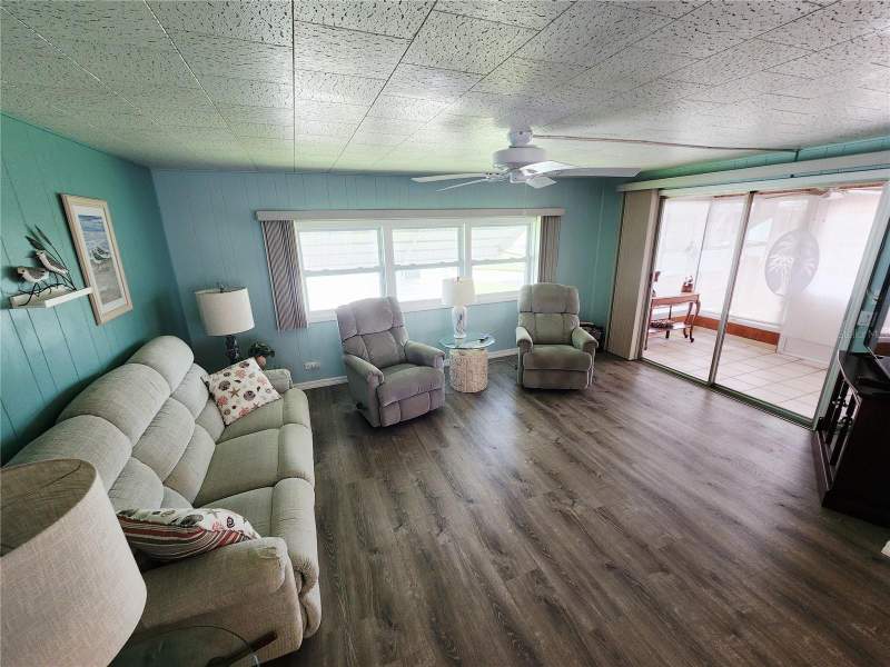 2 bedroom Mobile Home at 603 Cyprus Court, Chateau Village Co-Op, Bradenton — photo 2