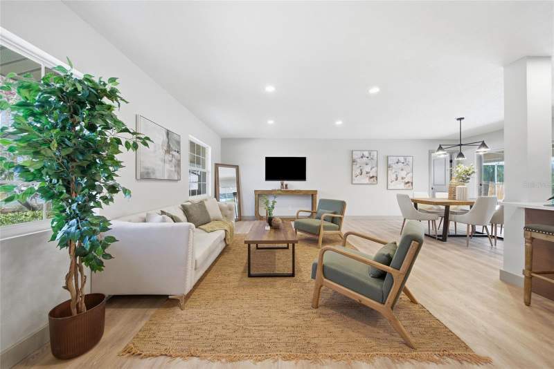4 bedroom Single Family Residence at 6496 FAIRWAY VIEW BOULEVARD, PASADENA GOLF CLUB ESTATES SEC 5, ST PETERSBURG — photo 4