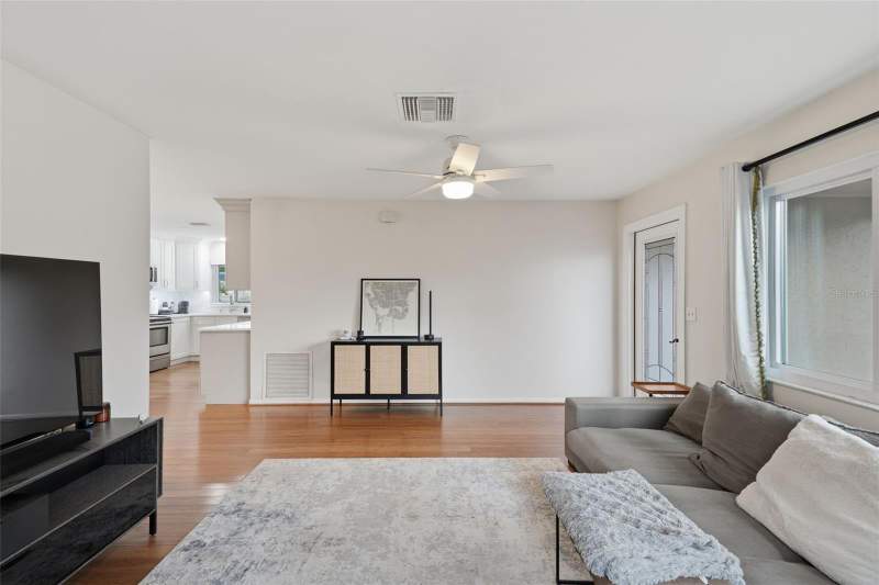 3 bedroom Single Family Residence at 205 SE Monroe Circle, North St Petersburg, St Petersburg — photo 4