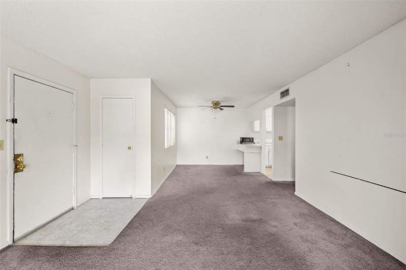 1 bedroom Condominium at 6519 W Newberry Road #1111, Oaks, Gainesville — photo 4