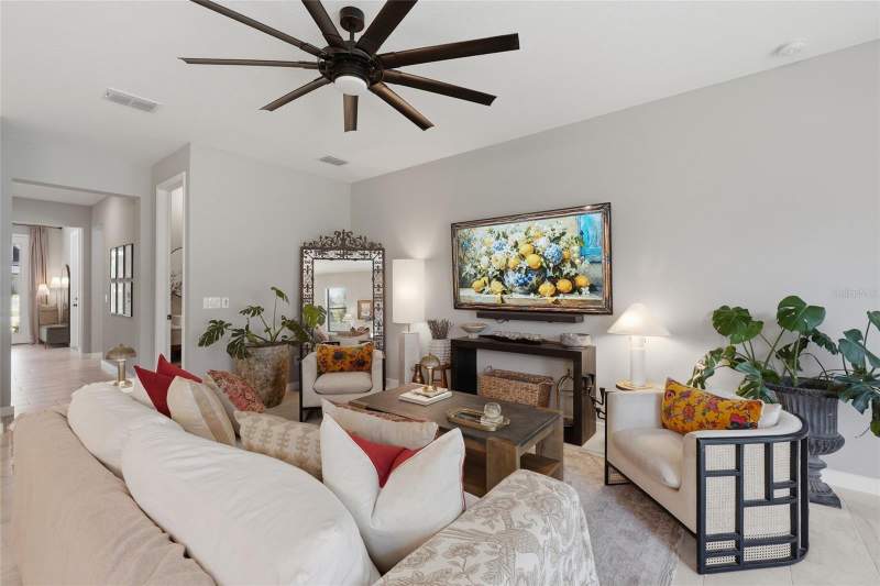 5 bedroom Single Family Residence at 2015 E KALEY AVENUE, CLOVERLAWN, ORLANDO — photo 4