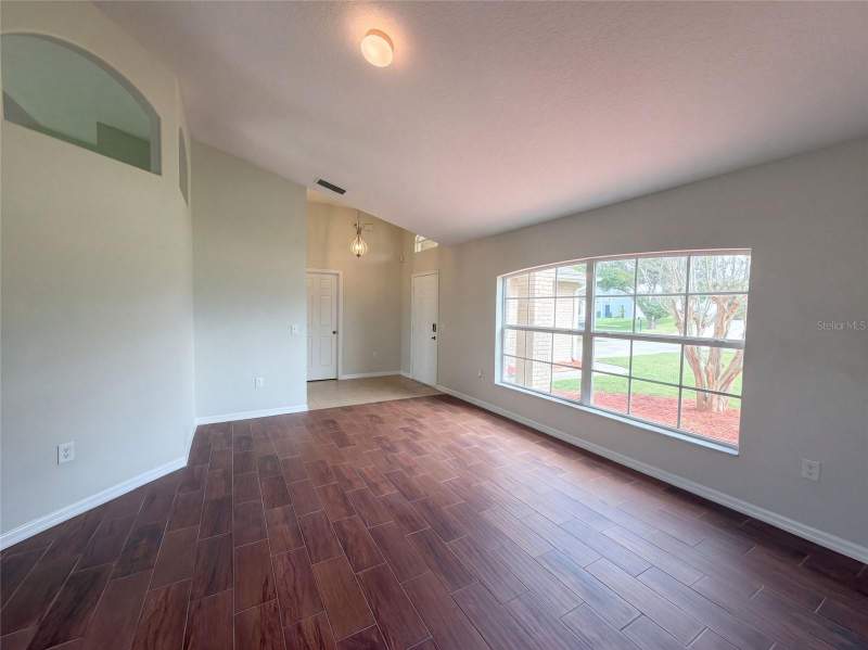 3 bedroom Single Family Residence at 2062 Dalton Avenue, Deltona Lakes Unit 08 Rep Pt Blks 163 164 352 & 35, Deltona — photo 2