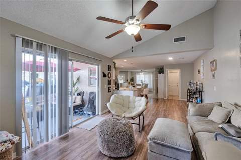 9724 Cypress Pond Avenue, Tampa FL - photo 12 of 30