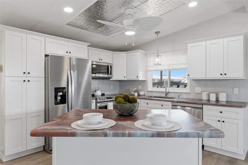 2 bedroom Manufactured Home at 2116 Kona Drive, Lake Conley Mhp, Holiday — photo 5