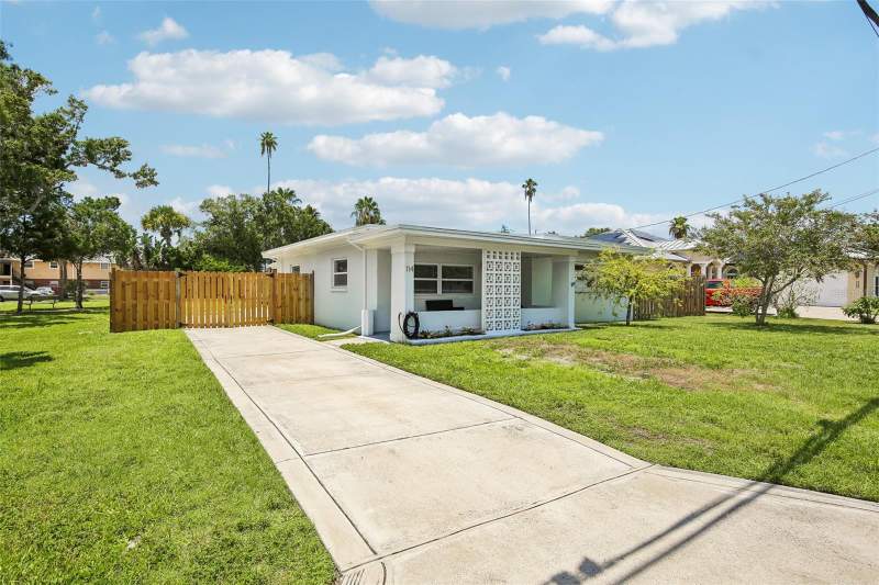 3 bedroom Single Family Residence at 114 Lake Judy Lee Drive, Largo, Largo — photo 2