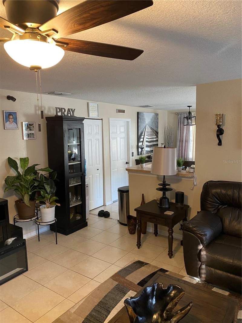 3 bedroom Single Family Residence at 10328 Summerview Circle, Summerview Oaks Sub, Riverview — photo 3