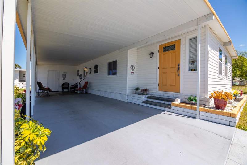 2 bedroom Mobile Home at 5509 Bermuda Court, Chateau Village Co-Op, Bradenton — photo 2