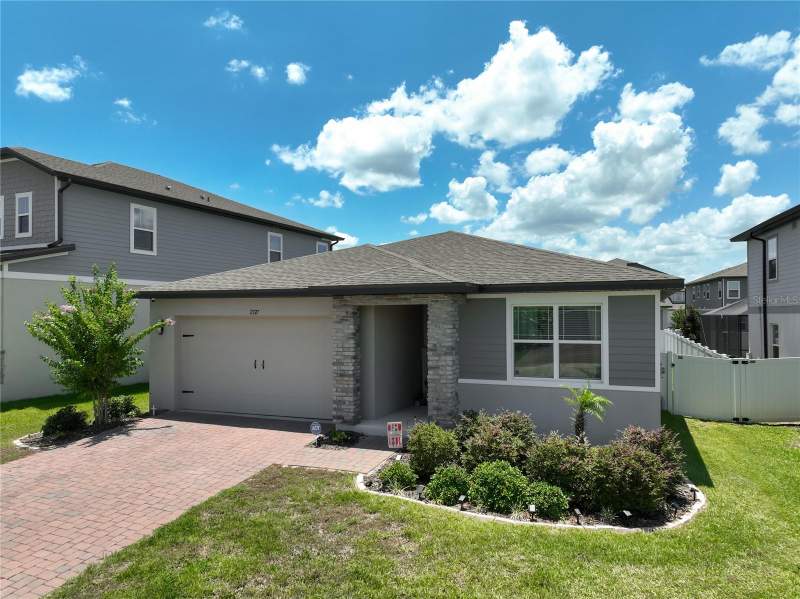 4 bedroom Single Family Residence at 2327 Bear Peak Road, Villages At Minneola Hills, Minneola — photo 2