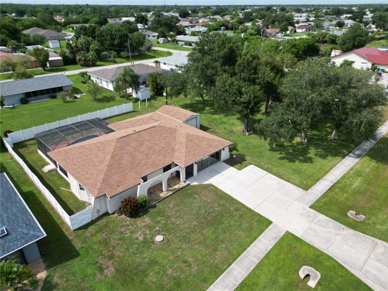 3 bedroom Single Family Residence at 19842 Midway Blvd, Port Charlotte Sec 008, Port Charlotte — photo 5