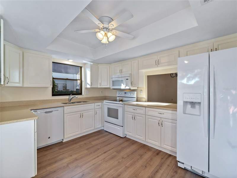 2 bedroom Villa at 365 Oak Hill Way #32, Village Oaks Sec B, Sarasota — photo 4