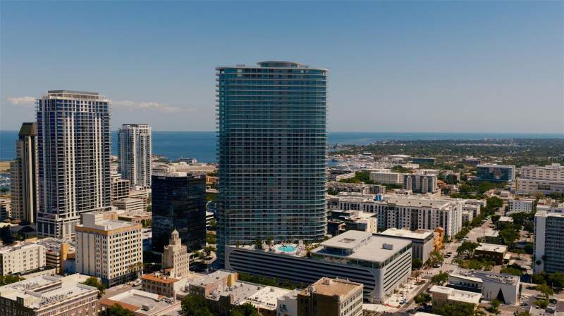 3 bedroom Condominium at 400 Central Avenue #3107, 400 Central, St Petersburg — photo 2
