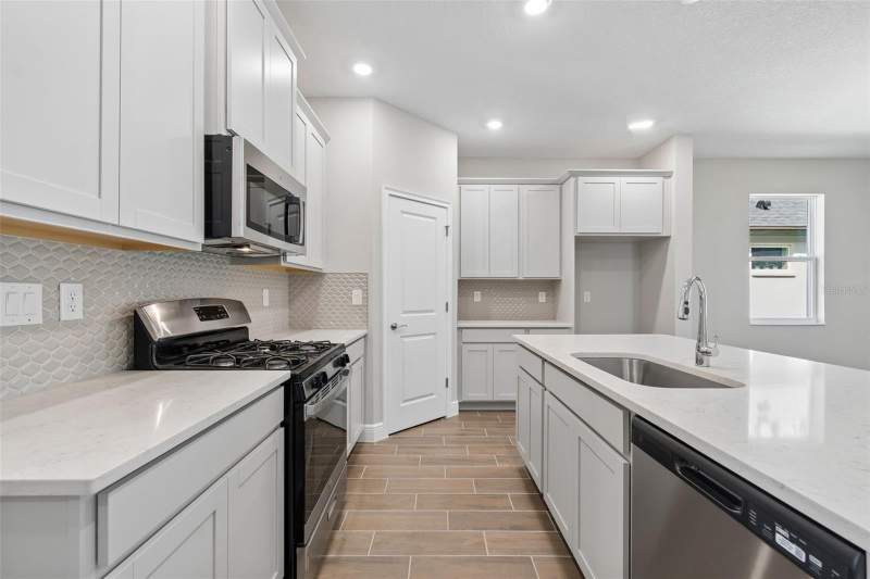 4 bedroom Single Family Residence at 19451 Forest Garden Court, Southern Hills Plantation Ph 2, Brooksville — photo 3