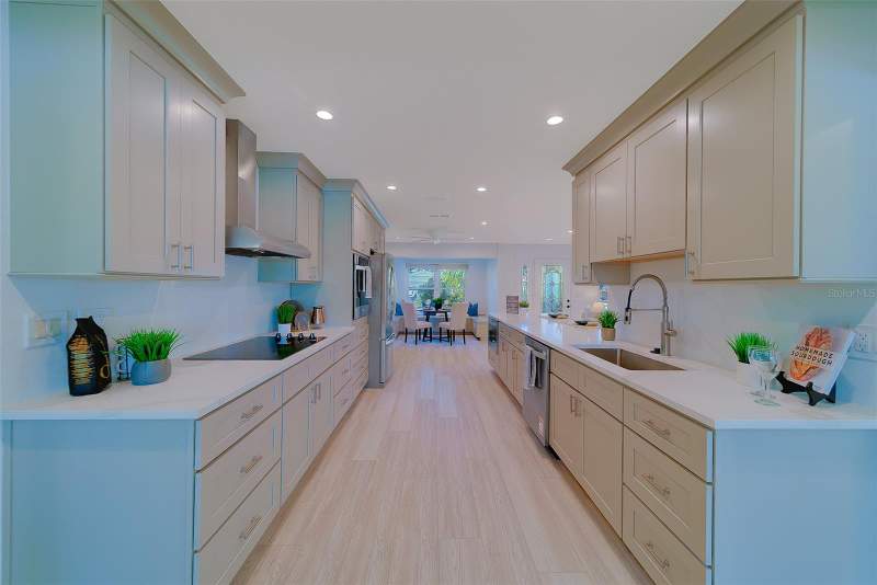 4 bedroom Single Family Residence at 207 Midway Island, Island Estates Of Clearwater, Clearwater Beach — photo 4