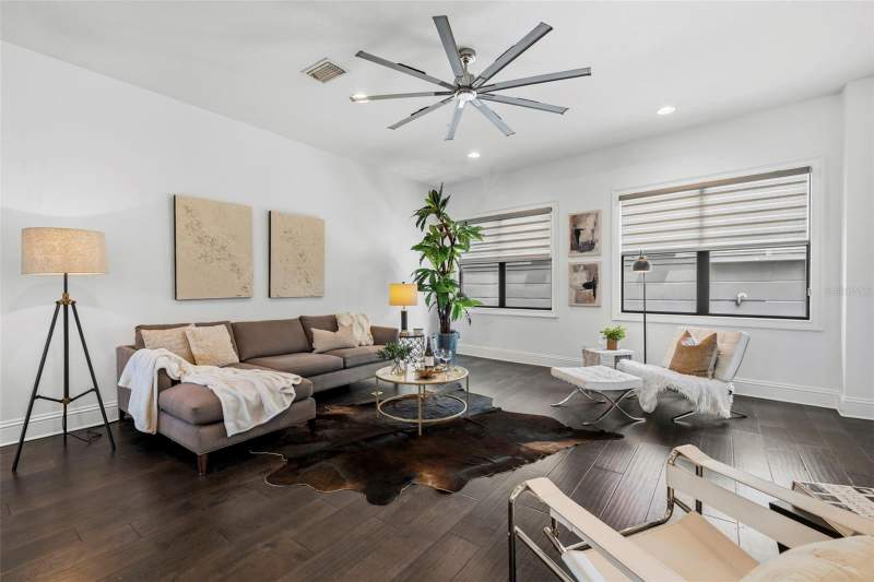 3 bedroom Townhouse at 300 Delmar Terrace, Delmar Twnhms, St Petersburg — photo 3