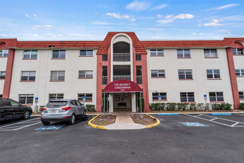 1 bedroom Condominium at 1860 Massachusetts Avenue #206, Regency Condo The, St Petersburg — photo 2
