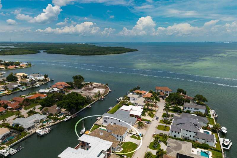 5 bedroom Single Family Residence at 2063 Illinois Avenue, Venetian Isles, St Petersburg — photo 4