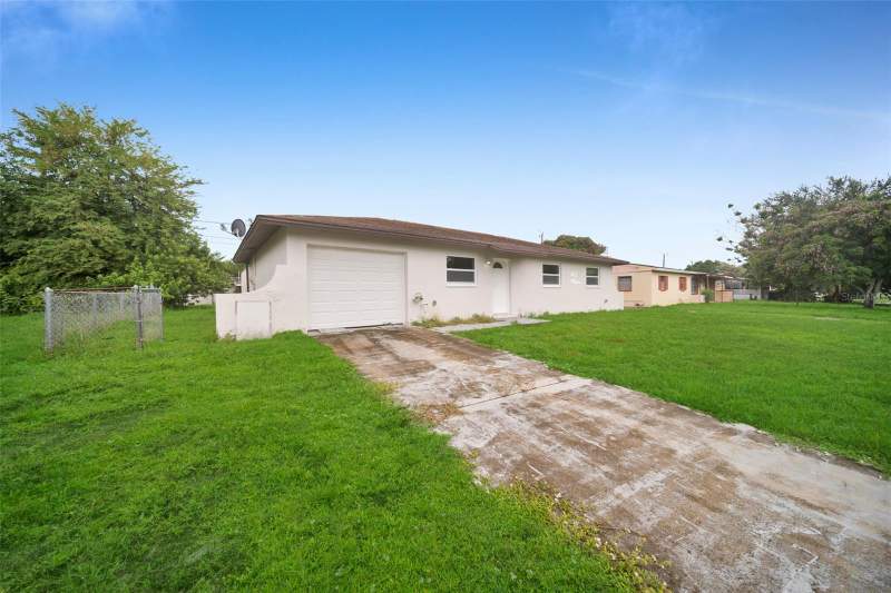 3 bedroom Single Family Residence at 38 Abaco Street, Lehigh Acres 1st Add, Lehigh Acres — photo 2