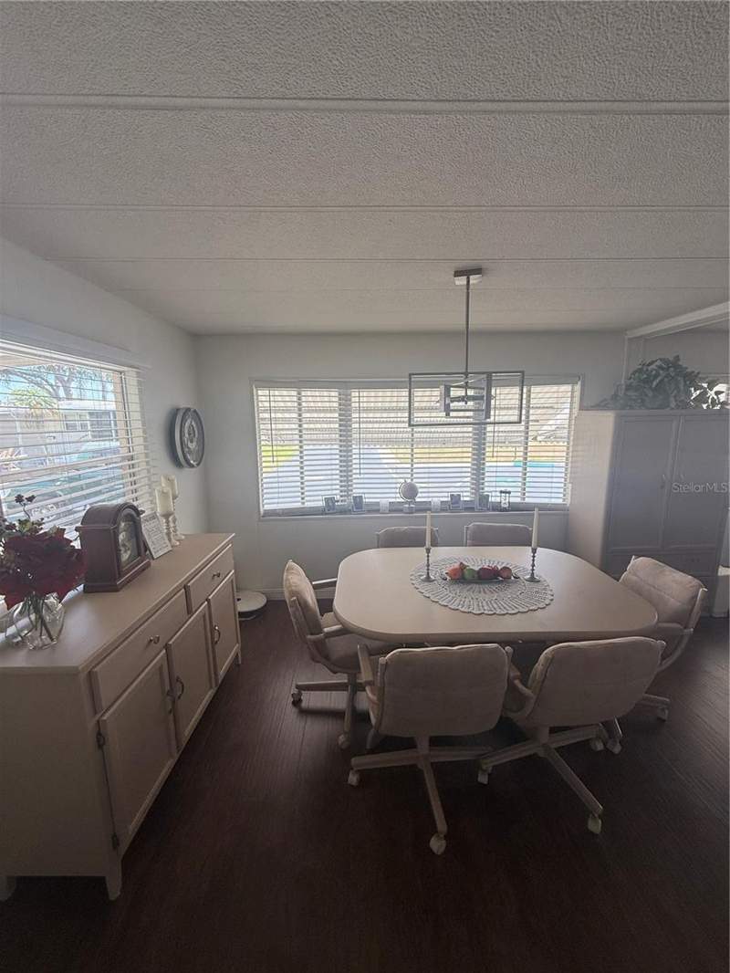 2 bedroom Mobile Home at 7880 54th Avenue #125, Club Chalet Unrec Mhp, St Petersburg — photo 3