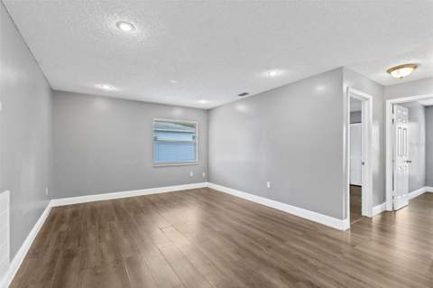 1025 Derbyshire Drive, Kissimmee FL - photo 8 of 31