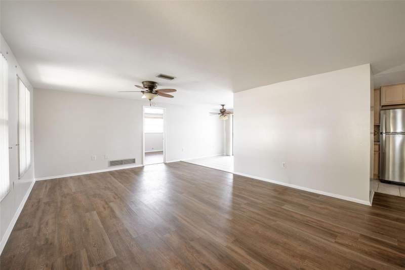 2 bedroom Single Family Residence at 631 S Broadway, Bay View Manor, Englewood — photo 5