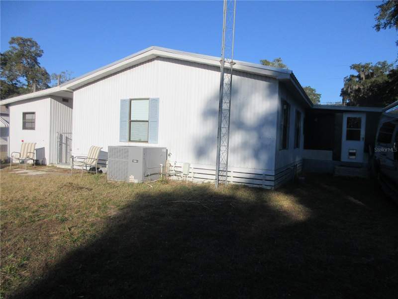 2 bedroom Manufactured Home at 1984 SE 171st Court, Silver Lakes Acres, Silver Springs — photo 4