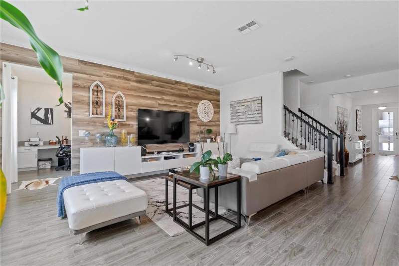 5 bedroom Single Family Residence at 11819 Imaginary Way, Storey Park Prcl L, Orlando — photo 2