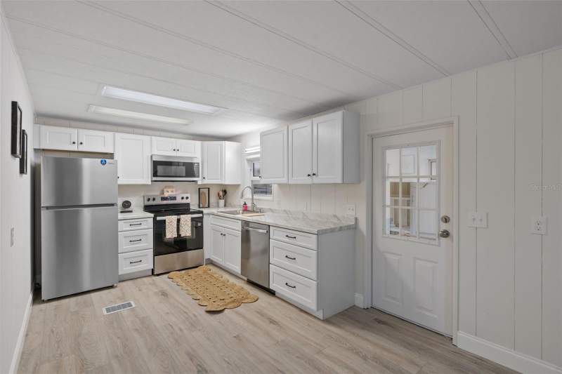 2 bedroom Manufactured Home at 3450 Osage Drive, Tippecanoe Village Unrec, Zephyrhills — photo 3