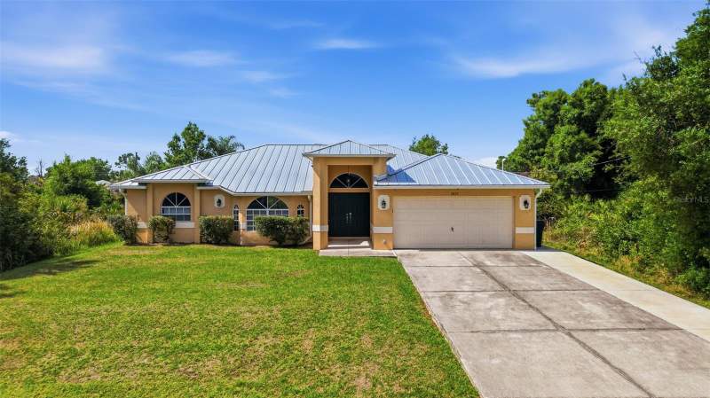 3 bedroom Single Family Residence at 2637 Courtland Avenue, Port Charlotte Sub 19, North Port — photo 3