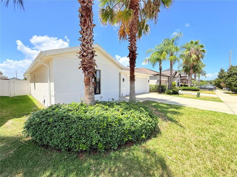 3 bedroom Single Family Residence at 14323 Haddon Mist Drive, Highland Estates Ph 2B, Wimauma — photo 2