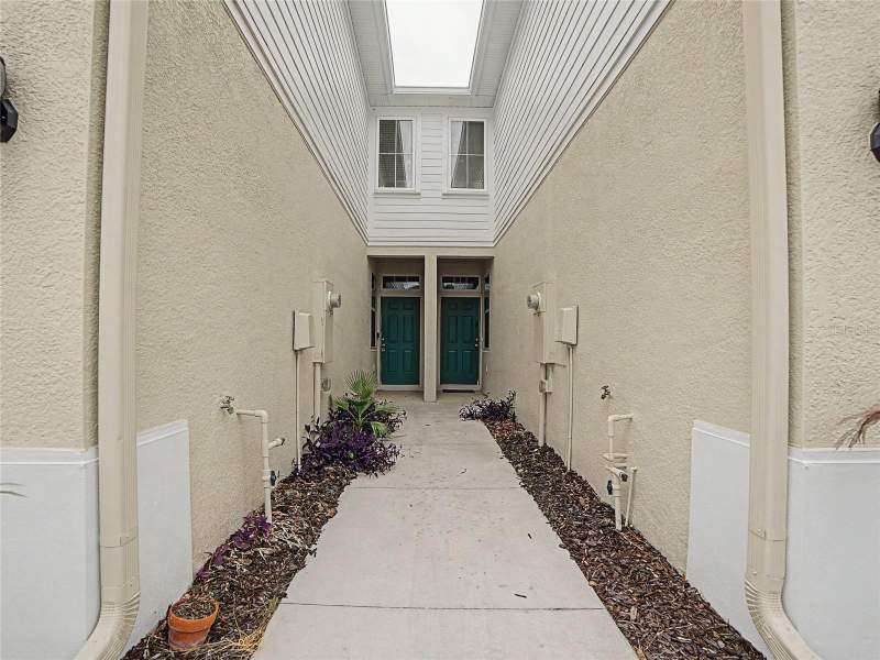 3 bedroom Townhouse at 10942 Verawood Drive, Lucaya Lake Club, Riverview — photo 2