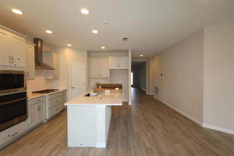 4 bedroom Single Family Residence at 1302 Hyde Street, Center Lake On The Park, St Cloud — photo 4