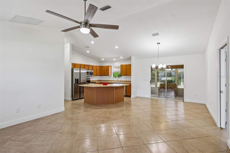 3 bedroom Single Family Residence at 1000 Kenova Avenue, Villages Of Sumter, The Villages — photo 5