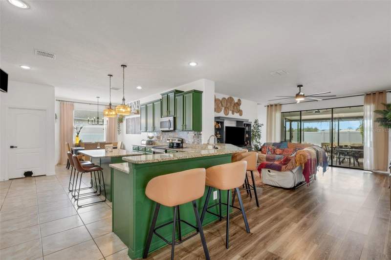 4 bedroom Single Family Residence at 611 Wabash Breeze Circle, River Bend Ph 4B, Ruskin — photo 3