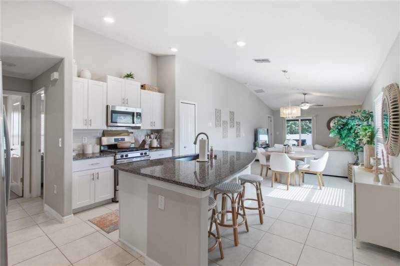 3 bedroom Single Family Residence at 10331 Blue Plume Court, South Crk Ph 2A 2B & 2C, Riverview — photo 3