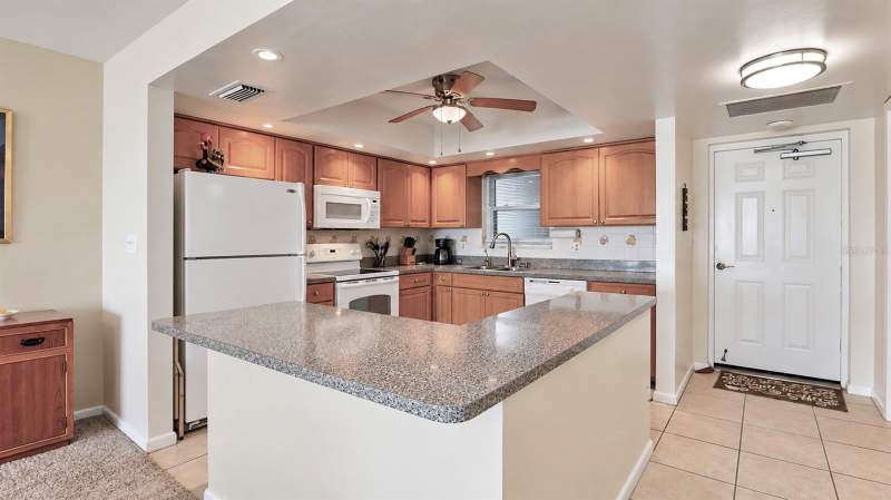 1 bedroom Condominium at 5200 Brittany Drive #606, Bayway Isles Point Brittany Four, St Petersburg — photo 5