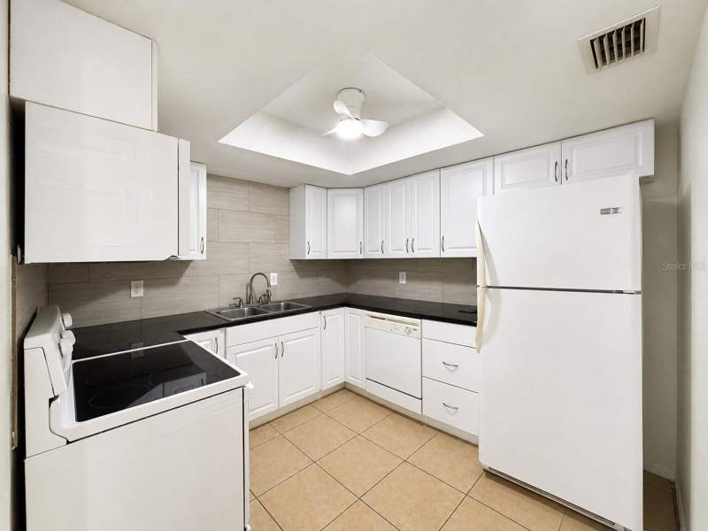 2 bedroom Condominium at 568 Bahia Circle #B, Fairways/Silver Spgs Shores Co, Ocala — photo 4