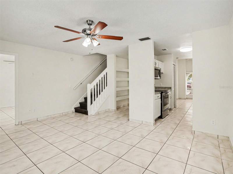 4 bedroom Single Family Residence at 9910 N DEAN OAKS COURT, DEAN OAKS, ORLANDO — photo 4