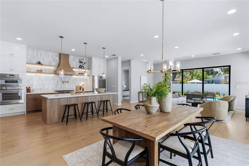 5 bedroom Single Family Residence at 106 W King Street, Midway Add, Orlando — photo 3